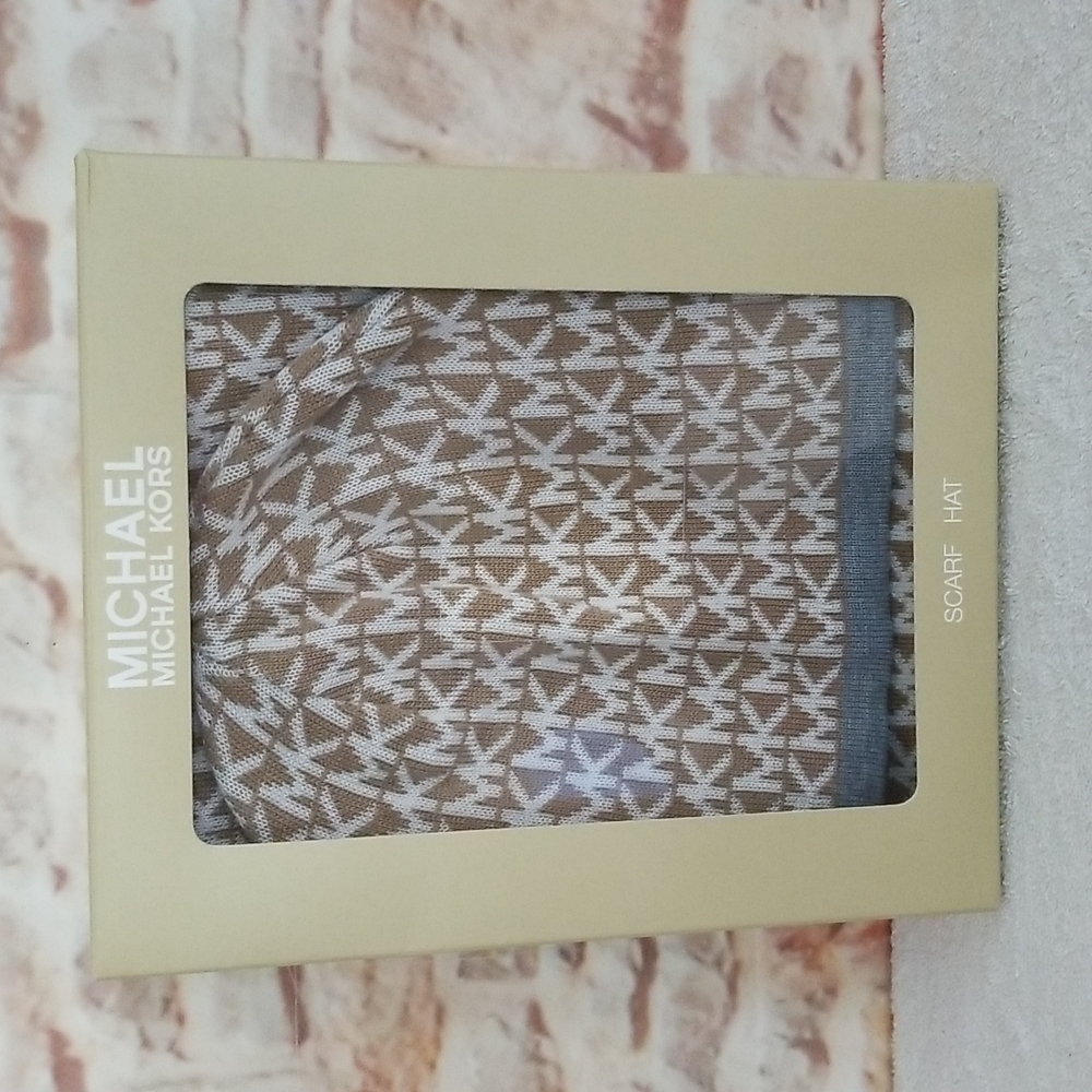 New Michael Kors Scarf Hat Set (2)
